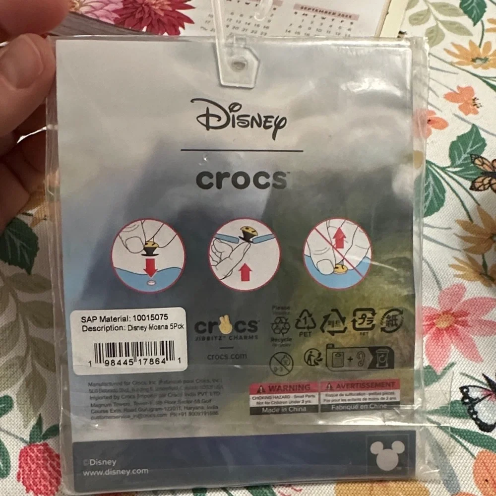 CROCS Moana Jibbitz Charms Set with Blue and Tan Accents - Picture 2 of 4